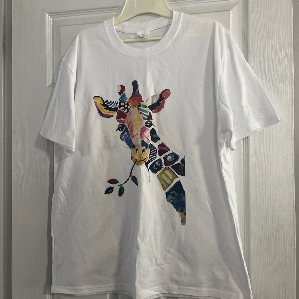 Giraffe print Women's Short Sleeve Tee